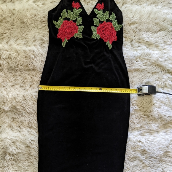 Velvet rose embroidery dress - Picture 10 of 12
